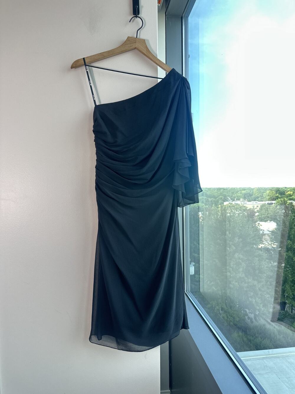Tadashi Shoji One Shoulder Asymmetrical Draped Sleeve Black Cocktail Dress Sz 8